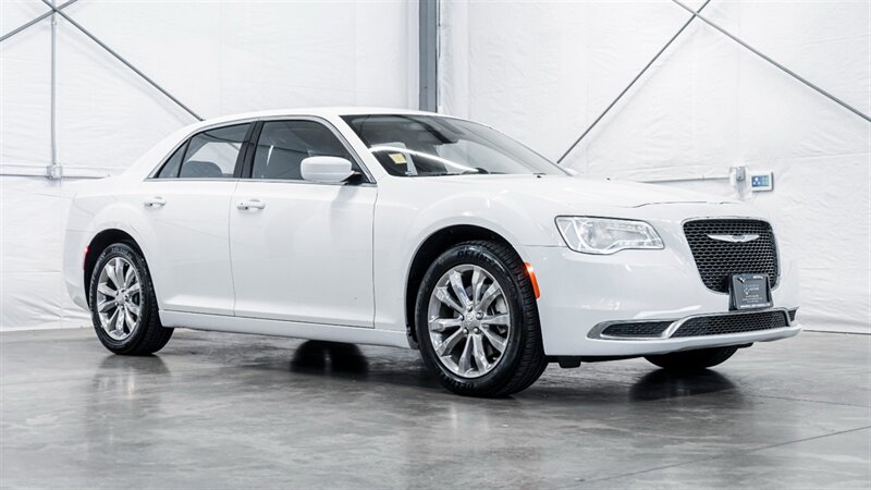 2022 Chrysler 300 Series Touring  