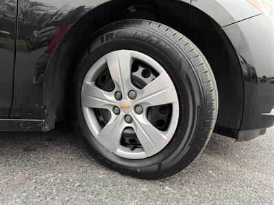 2018 Chevrolet Cruze LS Auto   - Photo 30 - Frederick, MD 21702