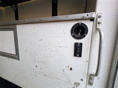 2017 Ford E-350 SD   - Photo 13 - Frederick, MD 21702