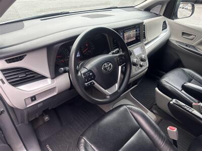 2017 Toyota Sienna L 7-Passenger   - Photo 8 - Frederick, MD 21702