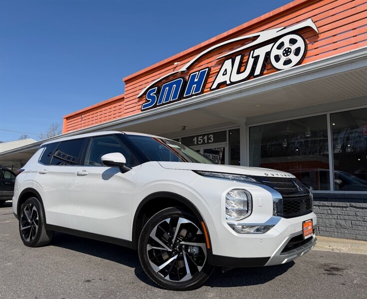 2024 Mitsubishi Outlander SE  