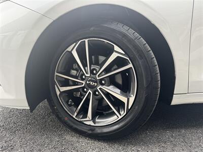 2022 Kia Forte LXS   - Photo 8 - Frederick, MD 21702