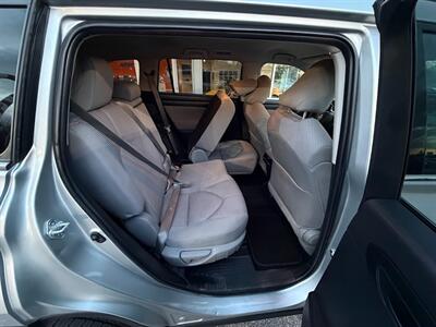 2022 Toyota Highlander LE   - Photo 24 - Frederick, MD 21702