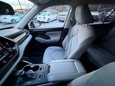 2022 Toyota Highlander LE   - Photo 20 - Frederick, MD 21702