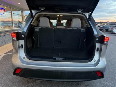 2022 Toyota Highlander LE   - Photo 32 - Frederick, MD 21702