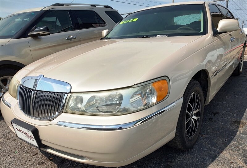 1999 Lincoln Town Car Cartier  