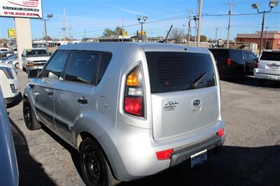 2011 Kia Soul   - Photo 2 - Tulsa, OK 74112