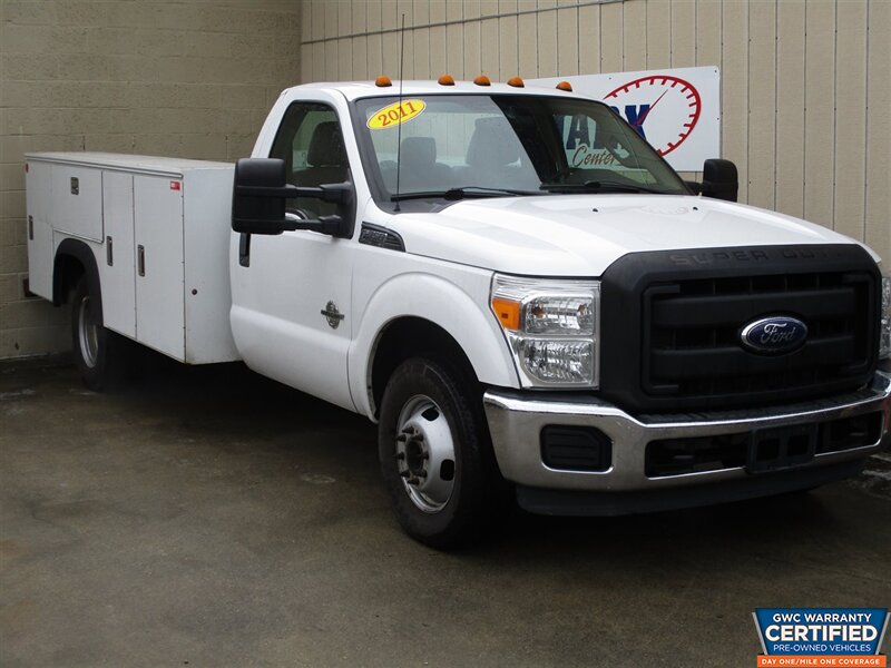 2011 Ford F-350 Super Duty Chassis Cab XL