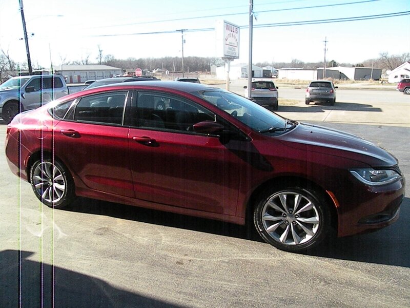 2015 Chrysler 200 S   - Photo 1 - Chandler, IN 47610
