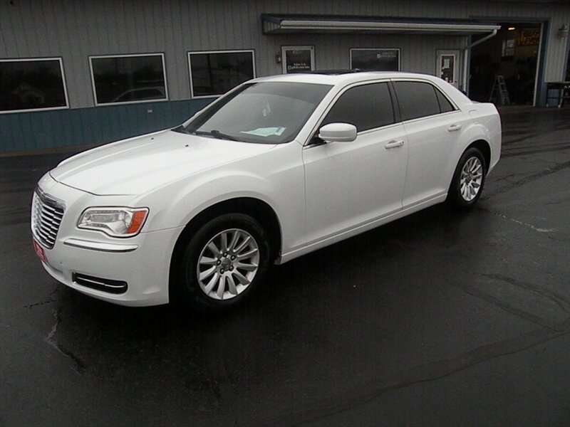 2014 Chrysler 300 Series Touring   - Photo 1 - Chandler, IN 47610