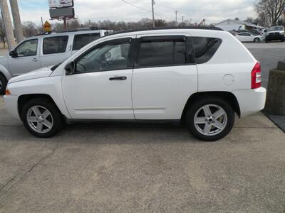 2009 Jeep Compass Sport   - Photo 1 - Chandler, IN 47610