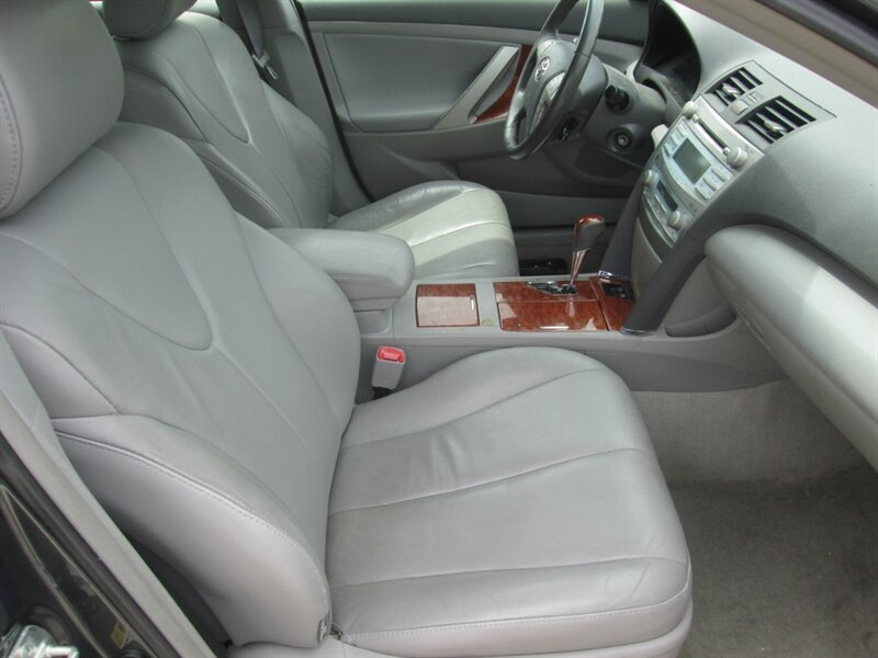 2009 Toyota Camry LE V6   - Photo 15 - Pleasant Valley, MO 64068