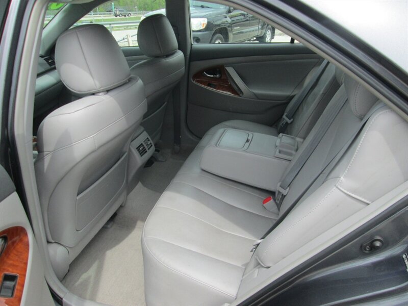 2009 Toyota Camry LE V6   - Photo 12 - Pleasant Valley, MO 64068