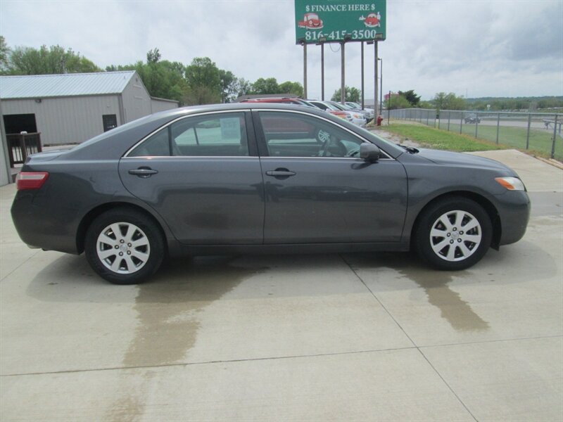 2009 Toyota Camry LE V6   - Photo 4 - Pleasant Valley, MO 64068