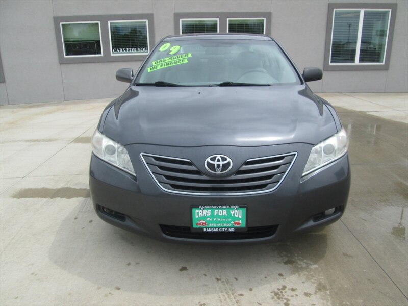 2009 Toyota Camry LE V6   - Photo 2 - Pleasant Valley, MO 64068