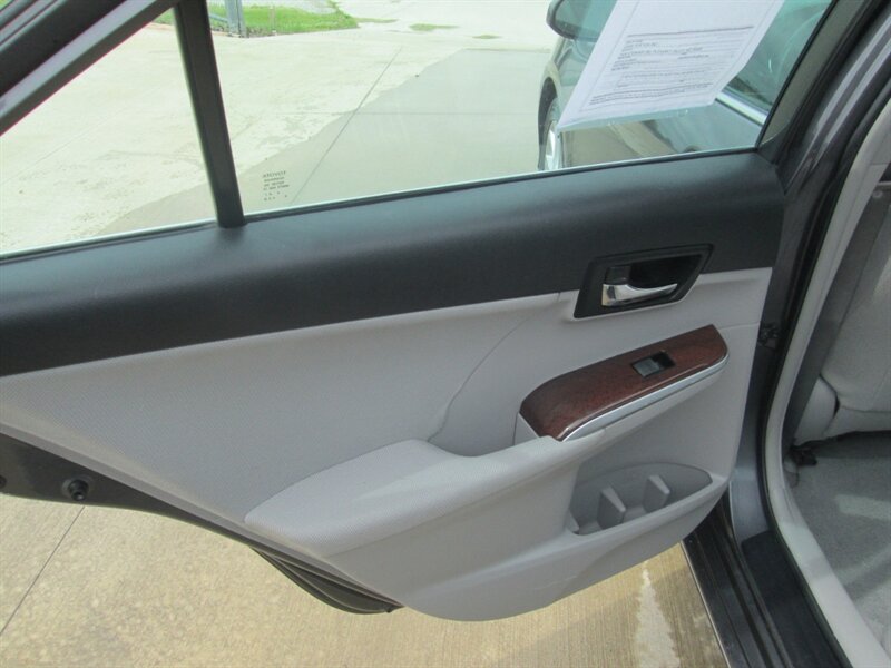 2012 Toyota Camry   - Photo 13 - Pleasant Valley, MO 64068