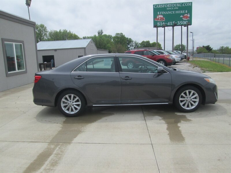 2012 Toyota Camry   - Photo 4 - Pleasant Valley, MO 64068