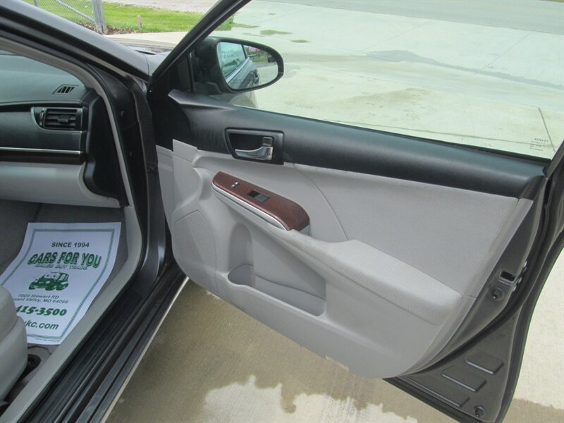 2012 Toyota Camry   - Photo 16 - Pleasant Valley, MO 64068