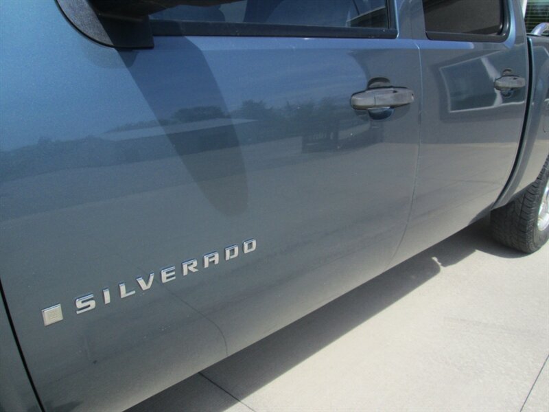 2007 Chevrolet Silverado 1500 LS CREW CAB 4X4   - Photo 11 - Pleasant Valley, MO 64068