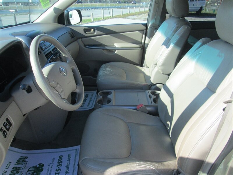 2009 Toyota Sienna CE 7-Passenger   - Photo 10 - Pleasant Valley, MO 64068