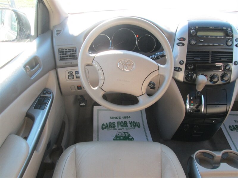 2009 Toyota Sienna CE 7-Passenger   - Photo 20 - Pleasant Valley, MO 64068