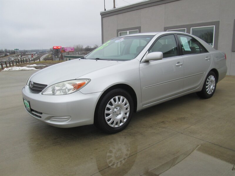 2002 Toyota Camry LE   - Photo 1 - Pleasant Valley, MO 64068