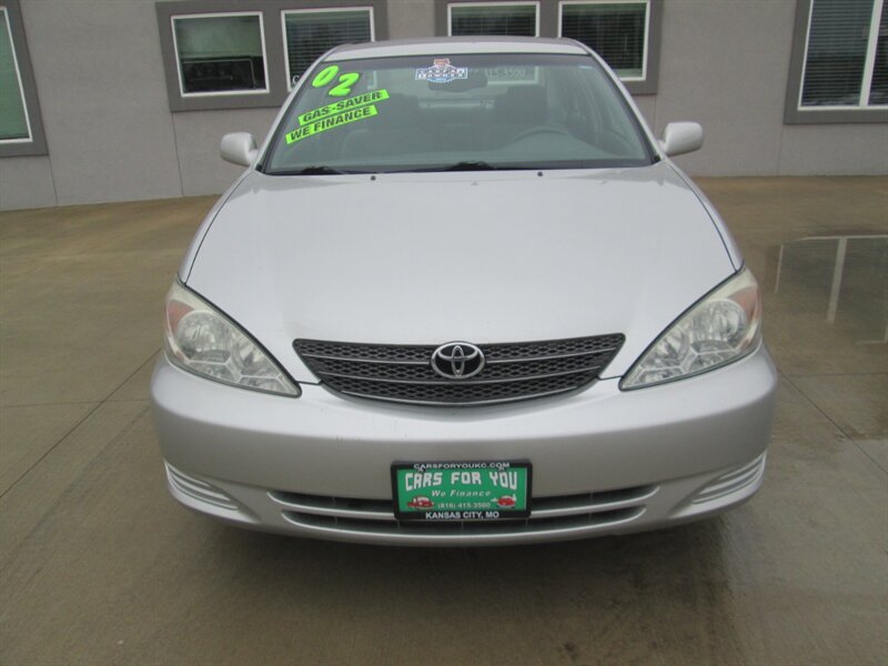 2002 Toyota Camry LE   - Photo 2 - Pleasant Valley, MO 64068