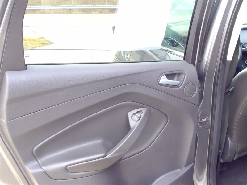 2013 Ford Escape Titanium - Photo 13 - Pleasant Valley, MO 64068