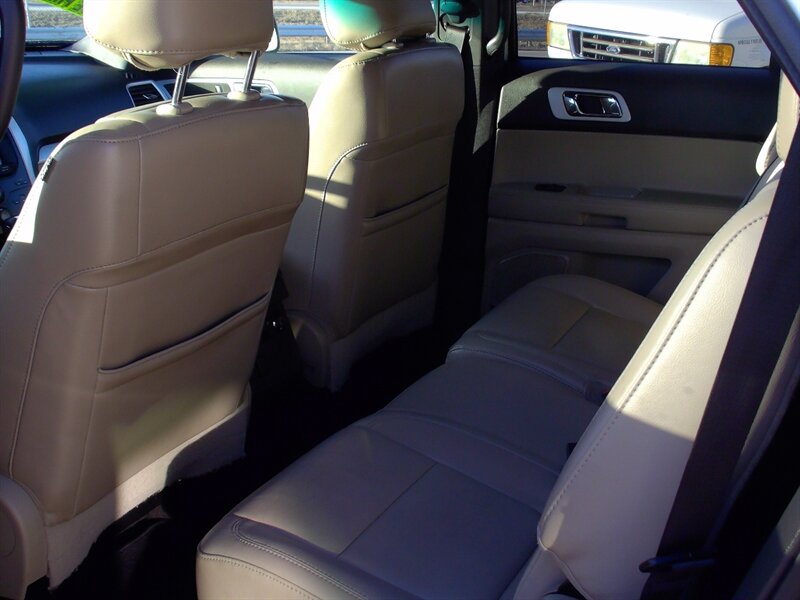 2013 Ford Explorer XLT   - Photo 12 - Pleasant Valley, MO 64068