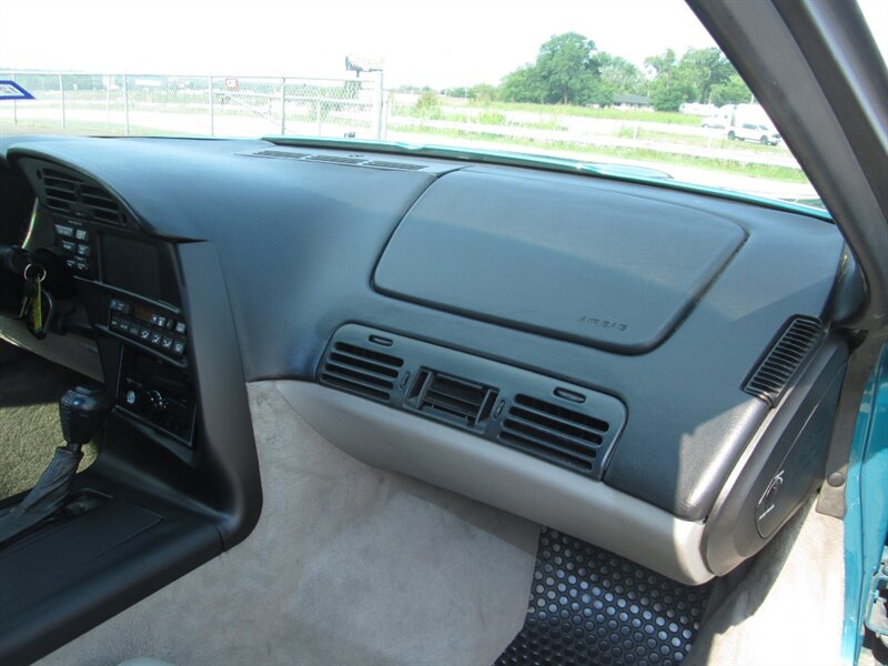 1994 Chevrolet Corvette   - Photo 26 - Pleasant Valley, MO 64068