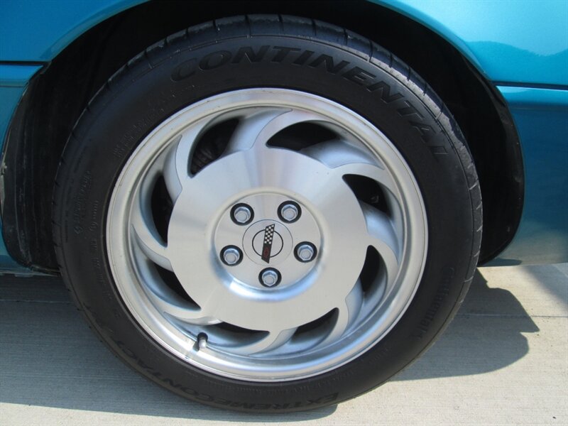 1994 Chevrolet Corvette   - Photo 32 - Pleasant Valley, MO 64068