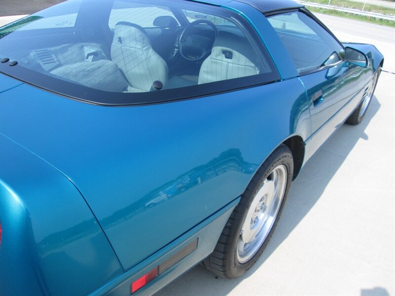 1994 Chevrolet Corvette   - Photo 20 - Pleasant Valley, MO 64068