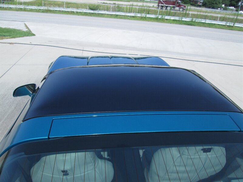 1994 Chevrolet Corvette   - Photo 22 - Pleasant Valley, MO 64068