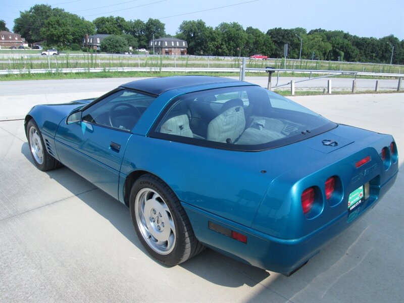 1994 Chevrolet Corvette   - Photo 7 - Pleasant Valley, MO 64068