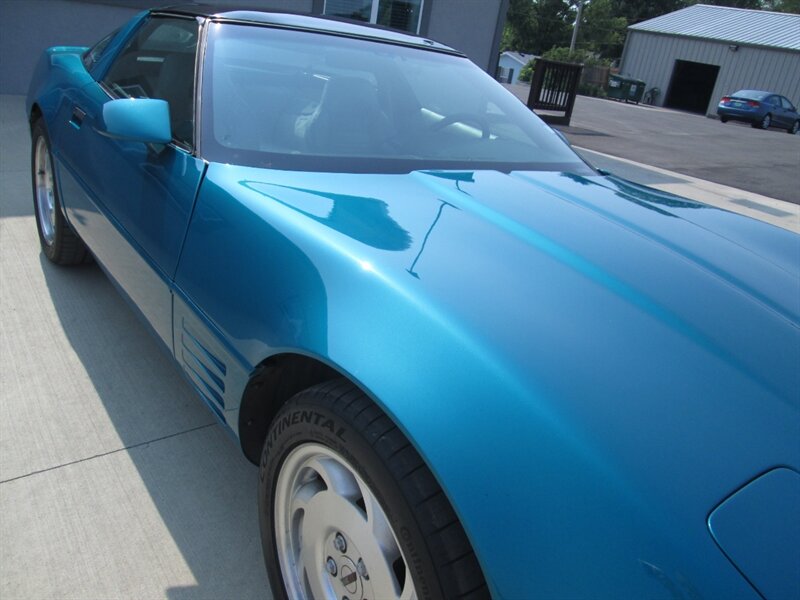 1994 Chevrolet Corvette   - Photo 18 - Pleasant Valley, MO 64068