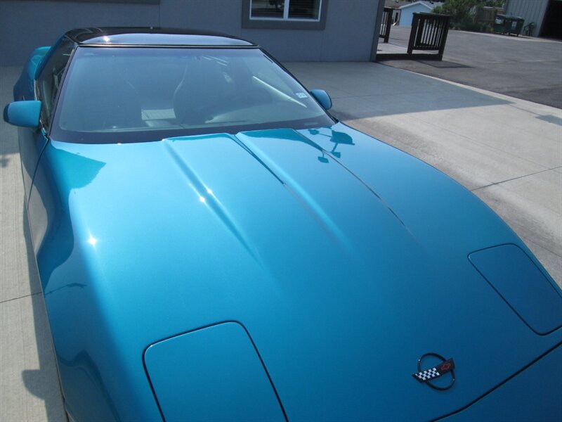 1994 Chevrolet Corvette   - Photo 17 - Pleasant Valley, MO 64068