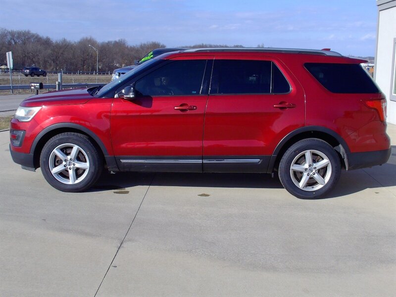 2016 Ford Explorer XLT - Photo 8 - Pleasant Valley, MO 64068