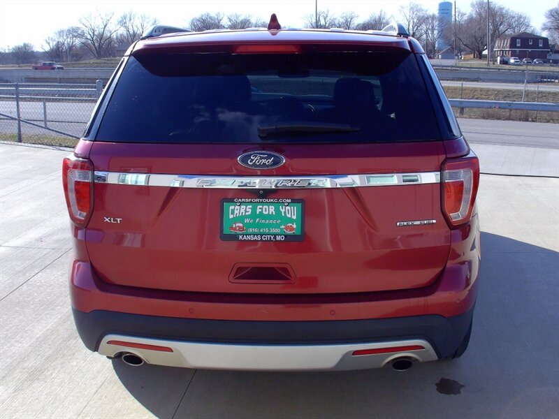 2016 Ford Explorer XLT - Photo 6 - Pleasant Valley, MO 64068
