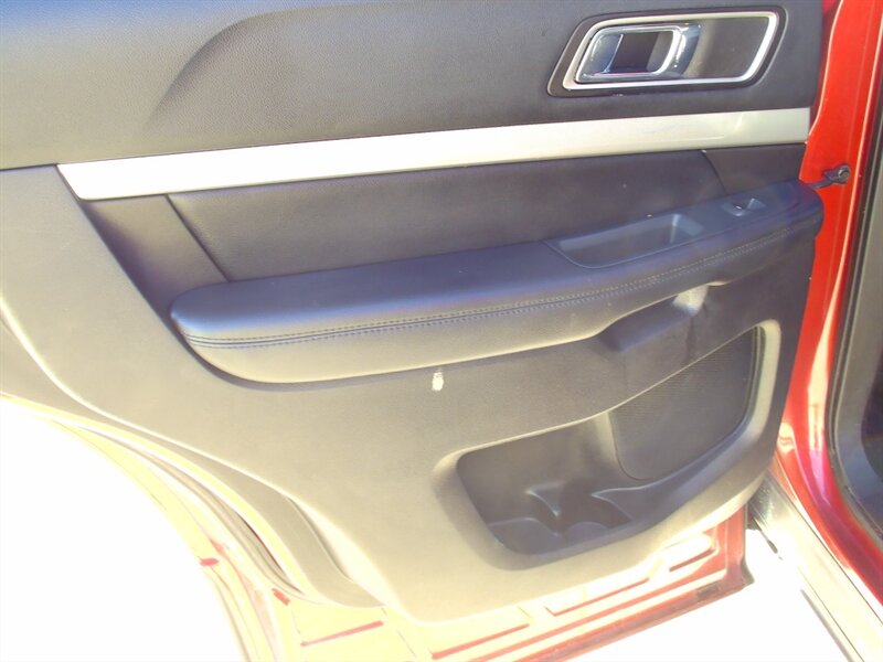 2016 Ford Explorer XLT - Photo 13 - Pleasant Valley, MO 64068