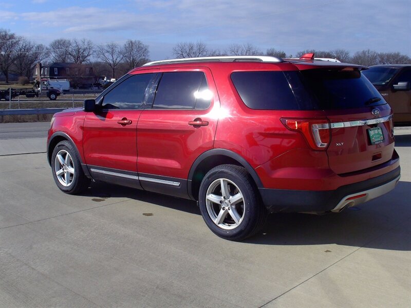 2016 Ford Explorer XLT - Photo 7 - Pleasant Valley, MO 64068
