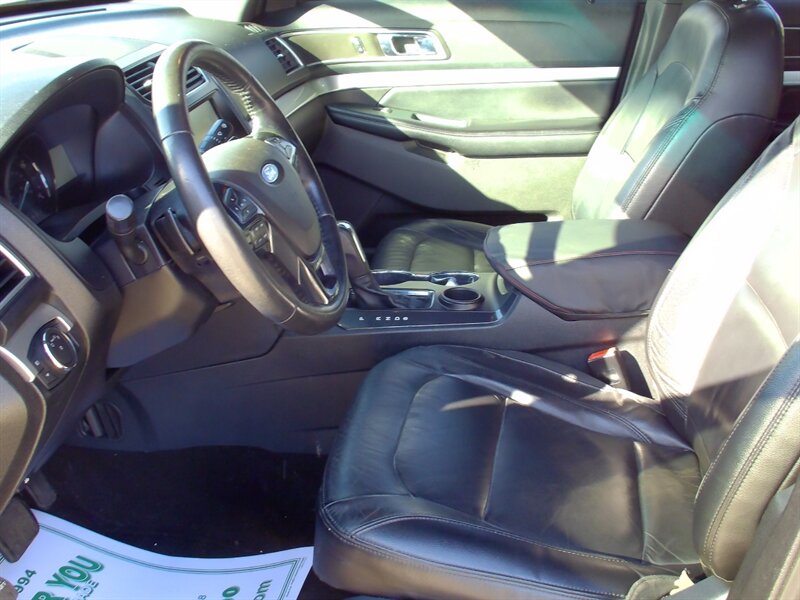 2016 Ford Explorer XLT - Photo 10 - Pleasant Valley, MO 64068