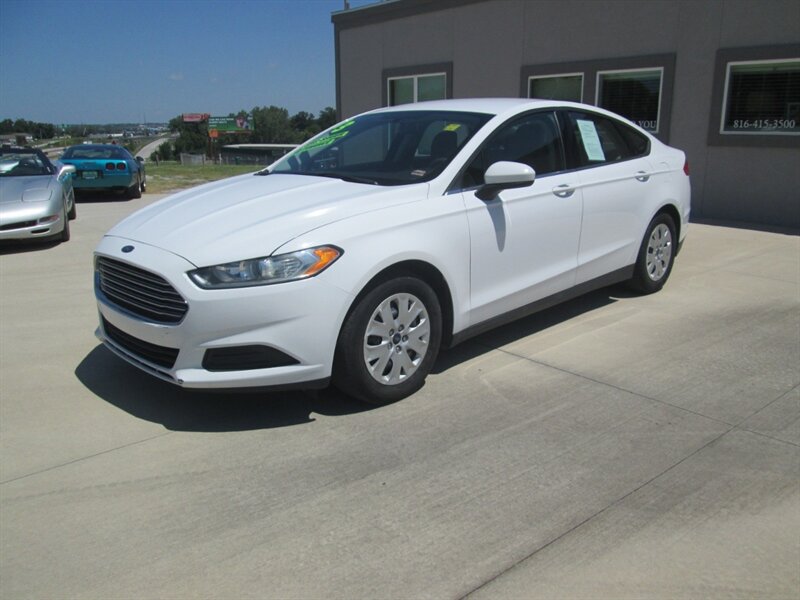 2013 Ford Fusion S   - Photo 1 - Pleasant Valley, MO 64068