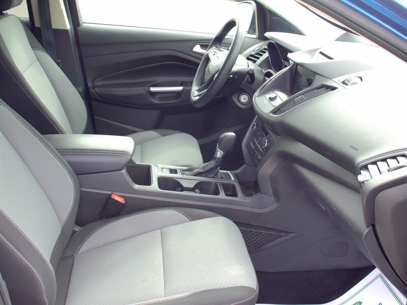 2017 Ford Escape SE - Photo 15 - Pleasant Valley, MO 64068