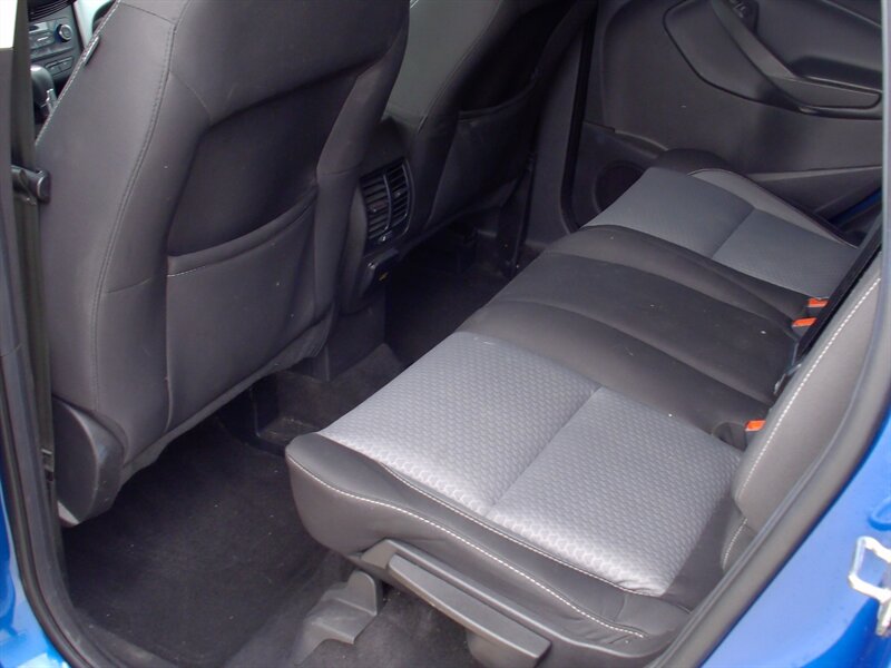 2017 Ford Escape SE - Photo 12 - Pleasant Valley, MO 64068