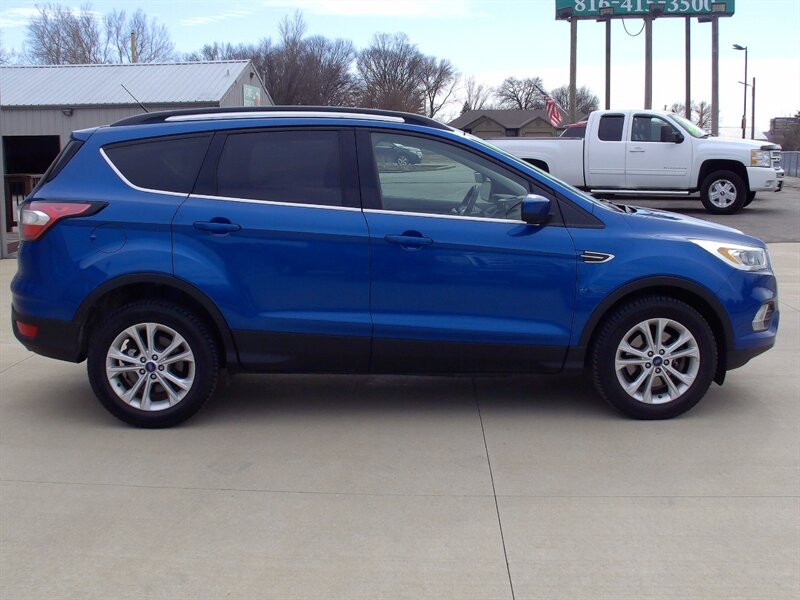 2017 Ford Escape SE - Photo 4 - Pleasant Valley, MO 64068