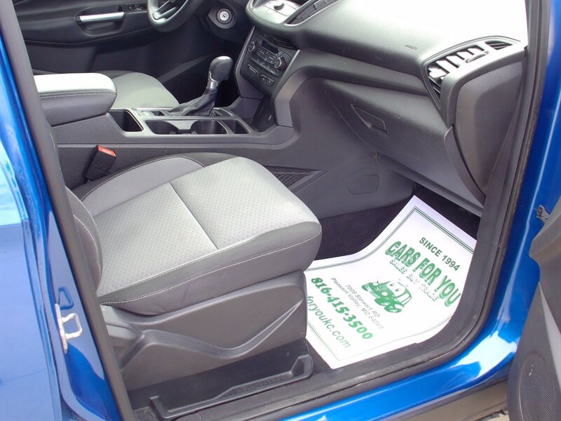 2017 Ford Escape SE - Photo 14 - Pleasant Valley, MO 64068