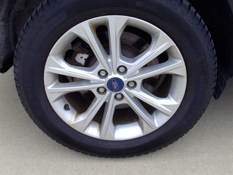 2017 Ford Escape SE - Photo 32 - Pleasant Valley, MO 64068