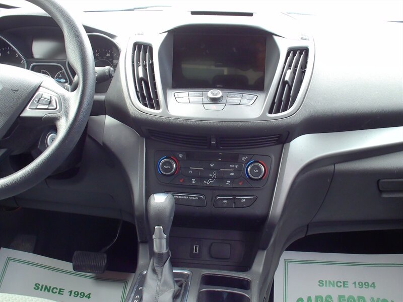 2017 Ford Escape SE - Photo 19 - Pleasant Valley, MO 64068