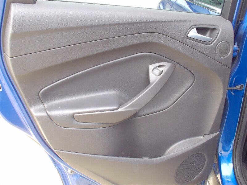 2017 Ford Escape SE - Photo 13 - Pleasant Valley, MO 64068