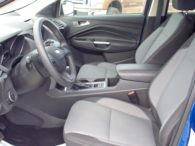 2017 Ford Escape SE - Photo 10 - Pleasant Valley, MO 64068